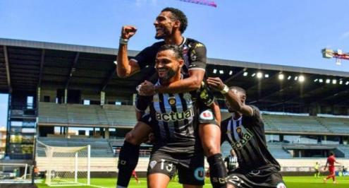 "فرصة ضئيلة".. يلا كورة يكشف مستقبل أوناحي وبوفال مع أنجيه